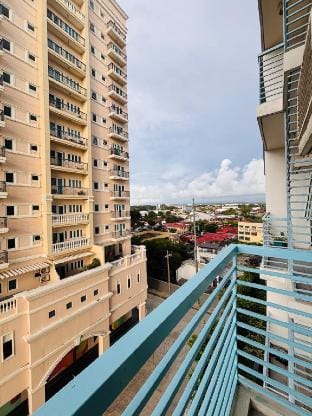 * * 36 Bright Studio Getaway Vacation rental in Iloilo City