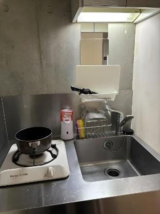 west16 新宿まで1駅/駅徒歩9分/コンビニ2分/PokeMonと暮らすデザイナーズルーム Vacation rental in Shibuya