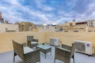 Lilly the Traditional Maltese Townhouse in Sliema Vacation rental in Sliema