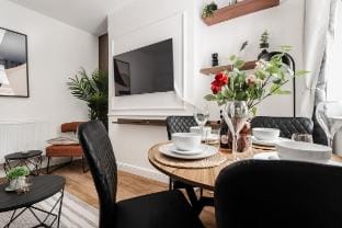 New 4BedRoom Home Near LFC & EFC - Sleeps up to 8 Vacation rental in Liverpool
