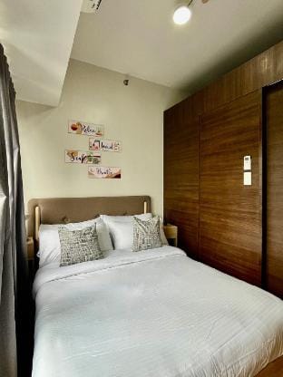 Luxury Stay in Ayala Makati| Air Res w/ Balcony Vacation rental in Makati