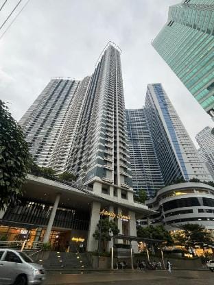 Luxury Stay in Ayala Makati| Air Res w/ Balcony Vacation rental in Makati