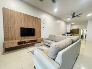 Cozy&Comfort Double-storey House*4R4BR* Vacation rental in Pahang, Malaysia