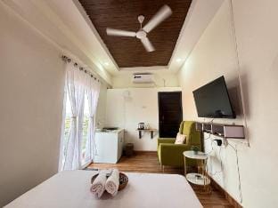 BeauMonde Tiny Studio - Blush Vacation rental in Bangladesh