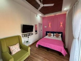 BeauMonde Tiny Studio - Blush Vacation rental in Bangladesh