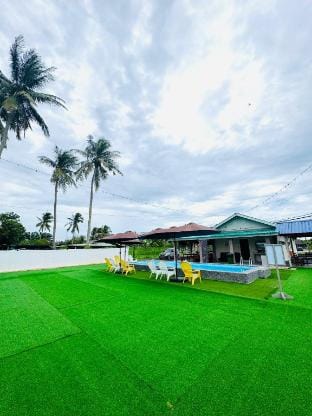 Teratak EppyHoney'S & BBQ Swimming pool near beach Vacation rental in Johor