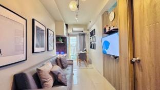 1 Bedroom w/ Balcony near NAIA Airport & MOA Vacation rental in Pasay