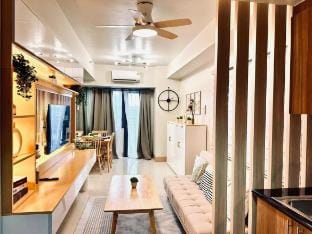 Awesome corner unit at Shore 3 near Mall of Asia Vacation rental in Pasay