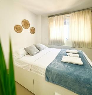 Costa by Hawkins Algeciras -Interior 2B Vacation rental in Algeciras