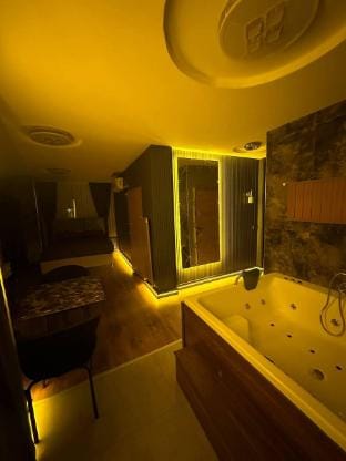 Luxury flat with Jacuzzi in Taksim Vacation rental in Istanbul