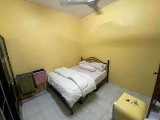 Anwar Kluang Homestay - Muslim Only Vacation rental in Johor