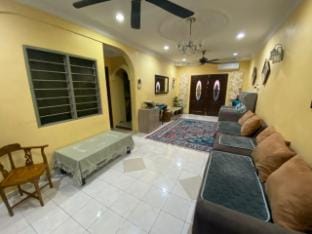 Anwar Kluang Homestay - Muslim Only Vacation rental in Johor