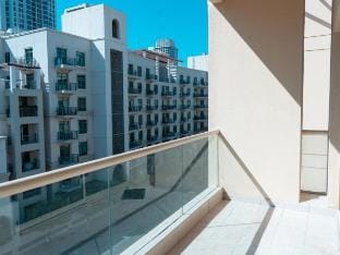 Modern Living in The Greens | Elegant 2-Bedroom Vacation rental in Dubai