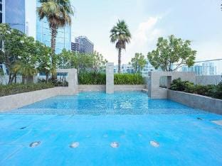 Luxury Studio | Lake View | Near Dubai Mall Vacation rental in Dubai