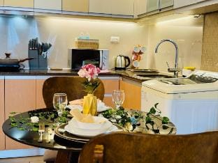 Cozy Grand Canal View | Balcony | Netflix Vacation rental in Makati