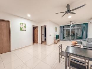 Starry x 3Bedroom High Floor + Pool View+Netflix Vacation rental in Johor