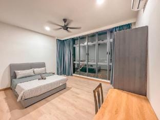 Starry x 3Bedroom High Floor + Pool View+Netflix Vacation rental in Johor
