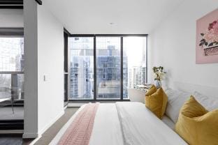 Stylish Pet-Friendly 2BR, Walk to Southern Cross Vacation rental in Melbourne