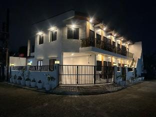 Casa Leveria Unit 7 w/ Balcony (Limited Parking) Vacation rental in Bacoor