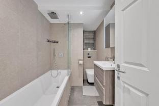 Luxury 3-Bedroom apartment next to Harrods Vacation rental in City of Westminster