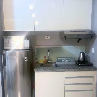 Modern condo, (3) min walk to Ayala, near IT Park Vacation rental in Lapu-Lapu City