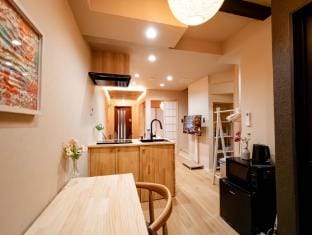 Byakuran~ 駅から徒歩2分 大人数歓迎 和室付き 最大10人  Vacation rental in Osaka