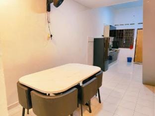 Taman desa Kulai 213 4B8P near cowboy 99speed mart Vacation rental in Johor