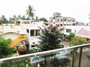 Private 1 BHK in a Penthouse with  Living Space Vacation rental in Karnataka