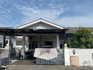 AZRUL HOMESTAY Vacation rental in Perak Tengah District