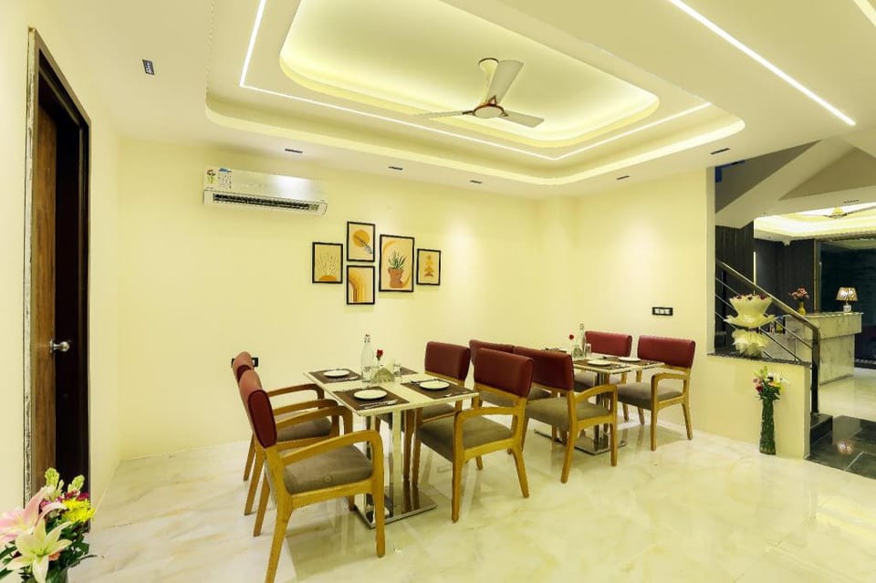Opo Essential Delhi Airport,Free one way Airport Convey Hotel in New Delhi