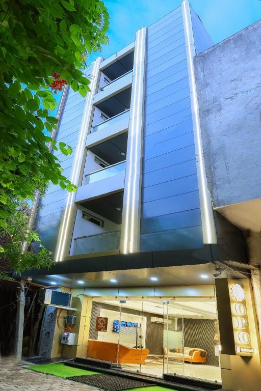 Opo Essential Delhi Airport,Free one way Airport Convey Hotel in New Delhi