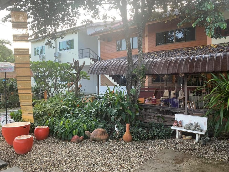 Goodview resteaurant@resort Hotel in Laos