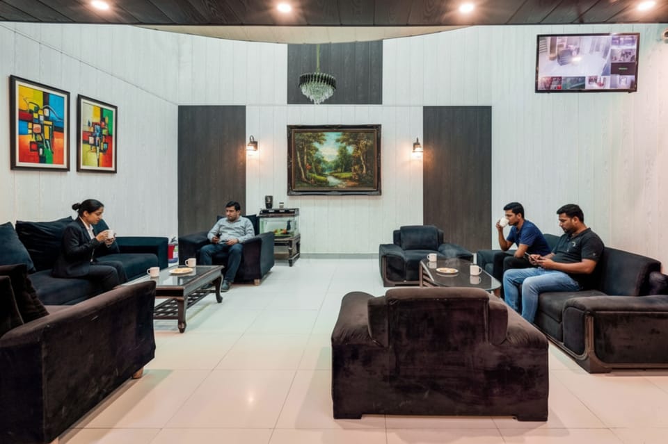 FabHotel Novis House Bed and Breakfast in Noida