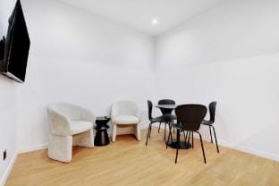 Cosy Apartment - 2BR - 4P - Montreuil Hotel in Vincennes