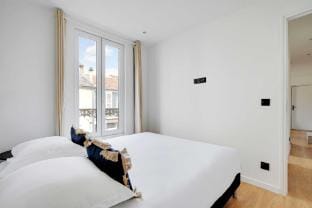 Charming apartment - 2BR - 4P - Montreuil Hotel in Vincennes