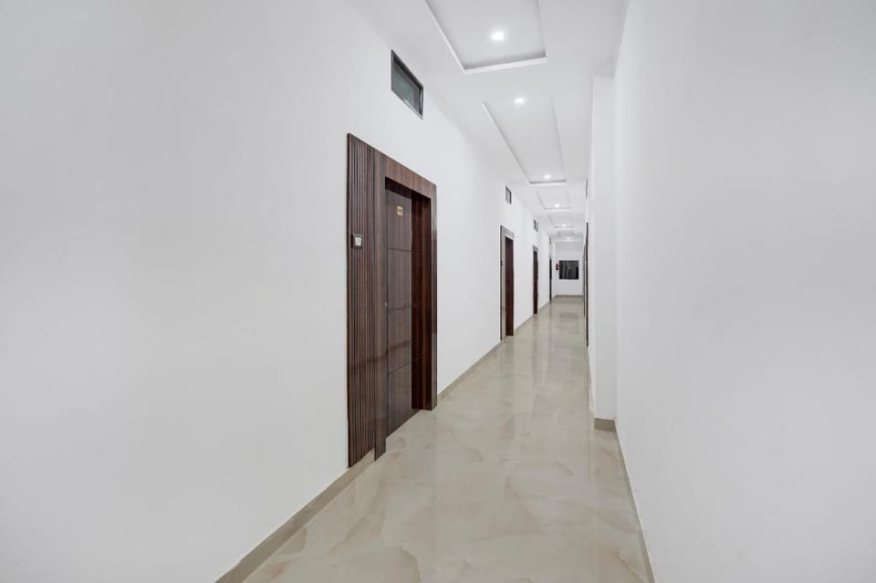 Super Collection O Banaras Railway Junction Formerly Varanasi Suites Hotel in Varanasi