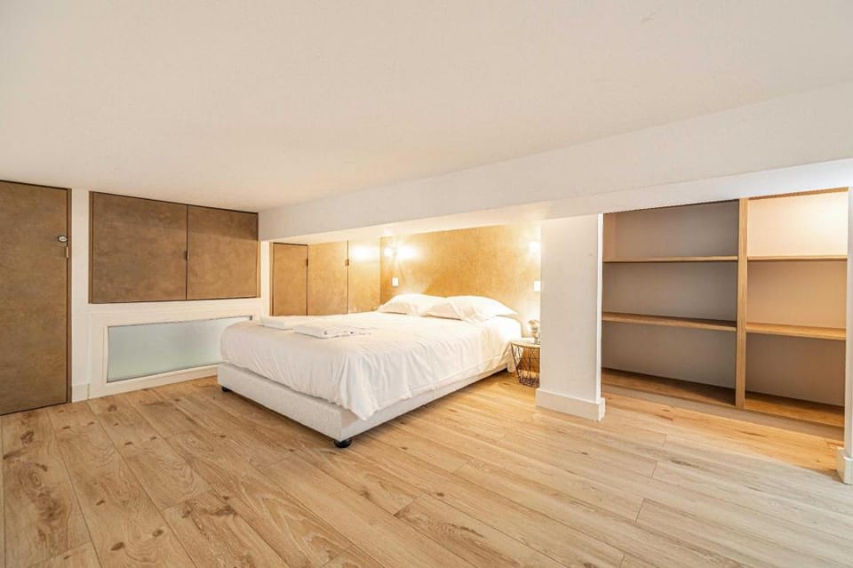 Modern Mezzanine Apt 2BR/4P - Place Garibaldi Apartment in Nice