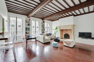 Magnificent apartment in the Marais - 3 bedrooms/6 Apartment in Paris