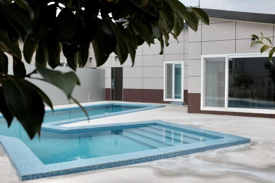 Chilgok Pool Villa Dongmyeong Il Bak Bed and Breakfast in Daegu