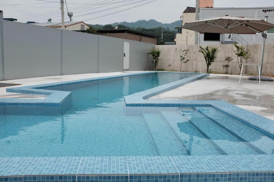 Chilgok Pool Villa Dongmyeong Il Bak Bed and Breakfast in Daegu