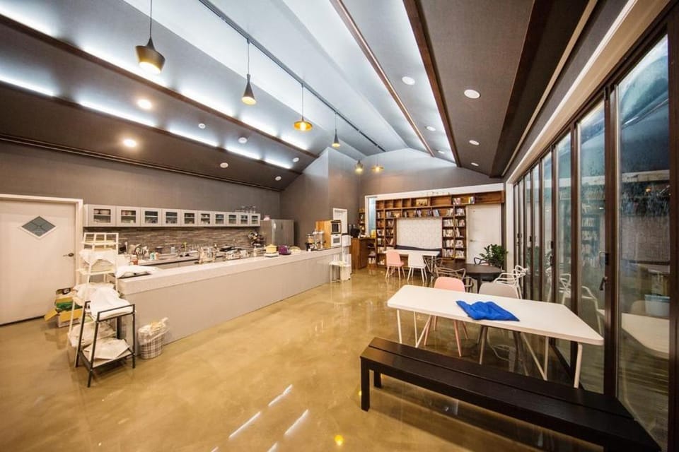 Geoje DogDog Pet Pool Villa Pension Bed and Breakfast in South Korea