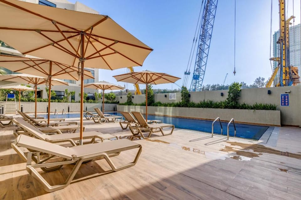 GLOBALSTAY Stylish Apt - Pool, Gym, Free Parking - Elysee 3 Hotel in Dubai