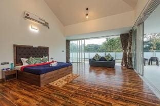 SaffronStays 7 Seas:7BR luxury pool villa, Alibaug Villa in Maharashtra