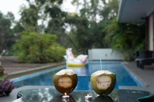 Deck-4 Bed-Infinity Private Pool,Arpora @North Goa Villa in Goa, India