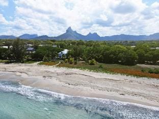 BayVilla BriMar – Beachfront Escape in Tamarin Villa in Rivière Noire District, Mauritius