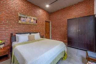 SaffronStays Atmos: rustic villa with projector Villa in Maharashtra
