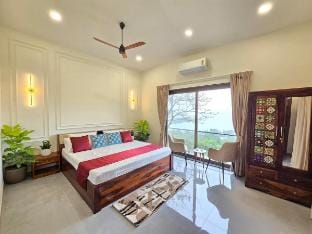 Villa plumeria vista - A Bloom by the Lake Villa in Maharashtra