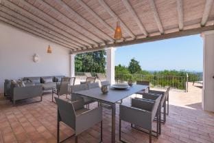 Casa Velha: Pool & Ocean View Villa in Loulé