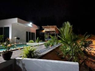 2 bedrooms 400 m from the beach Villa in Krabi Changwat