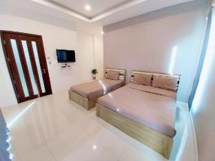 Aloha Pool Villa w/ Slide BBQ Karaoke 12ppl Villa in Pattaya City